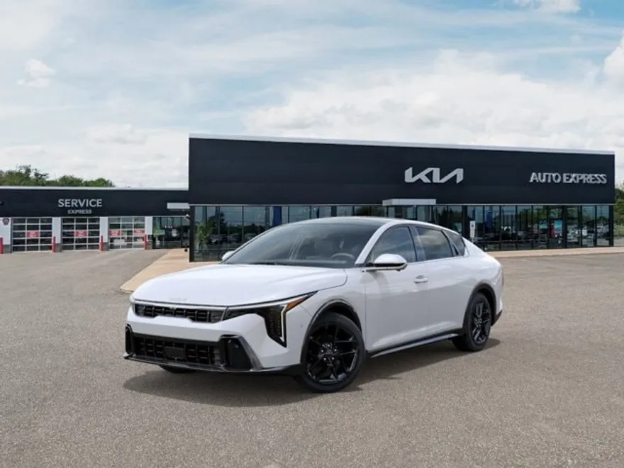 2025 Kia K4 GT-Line Turbo photo 1