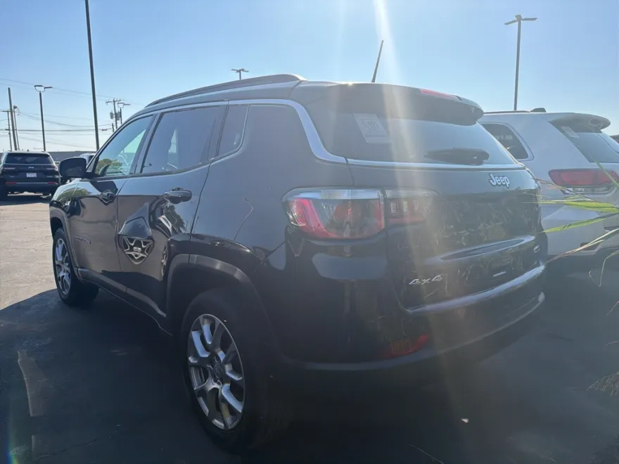 2023 Jeep Compass Latitude Lux photo 1