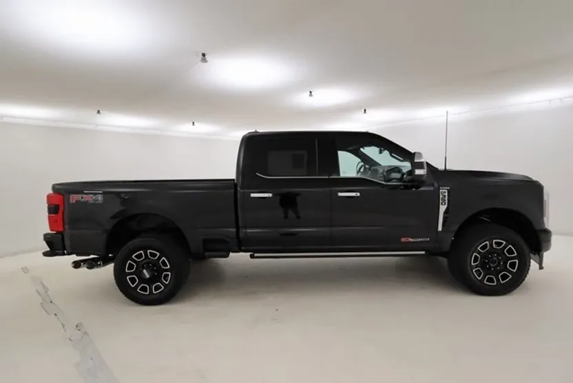 2024 Ford F-350 Platinum photo 1