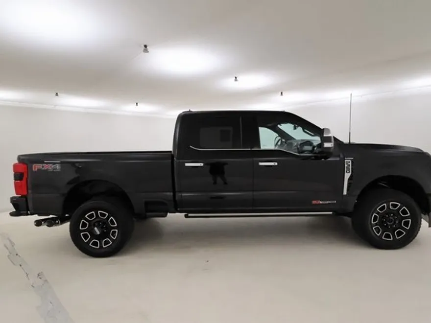 2024 Ford F-350 Platinum photo 1