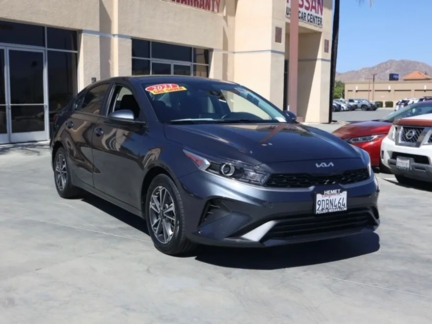 2023 Kia Forte LXS photo 1