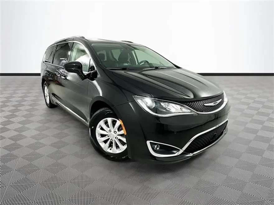 2018 Chrysler Pacifica Touring L photo 1