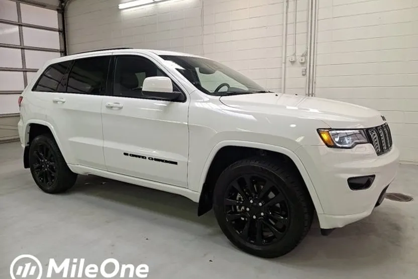 2022 Jeep Cherokee Laredo X photo 1