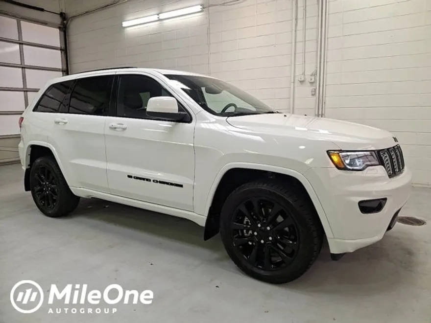 2022 Jeep Cherokee Laredo X photo 1