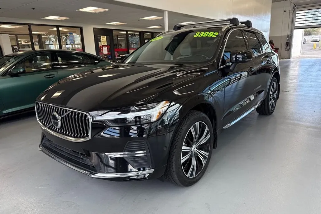 2022 Volvo XC60 B5 Inscription photo 1