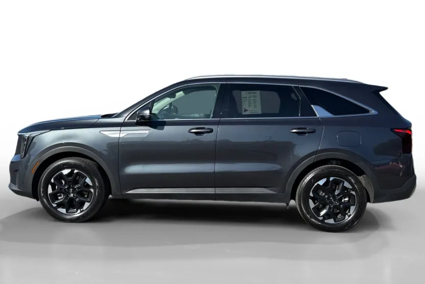 2024 Kia Sorento S photo 1