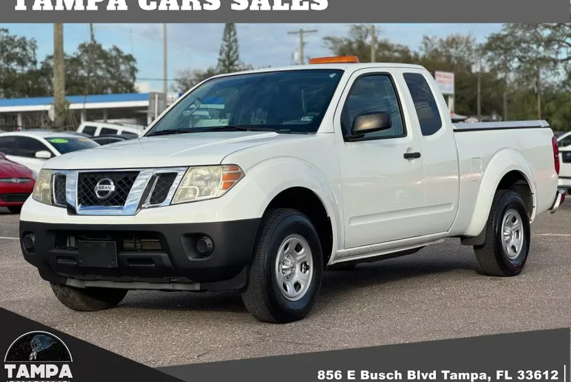 2015 Nissan Frontier SV King Cab photo 1