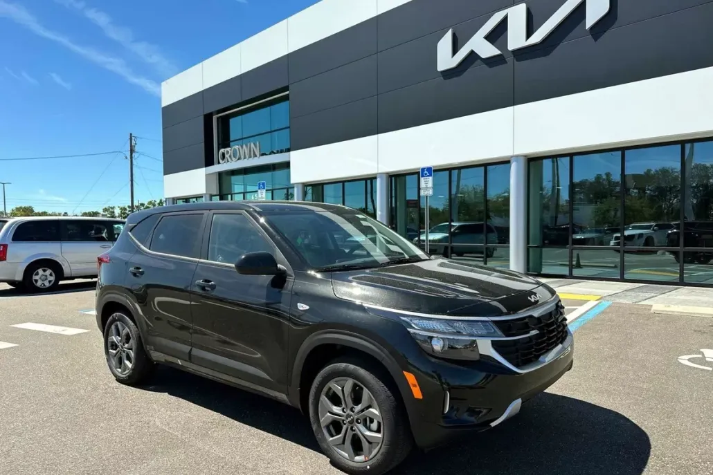 2025 Kia Seltos LX photo 1