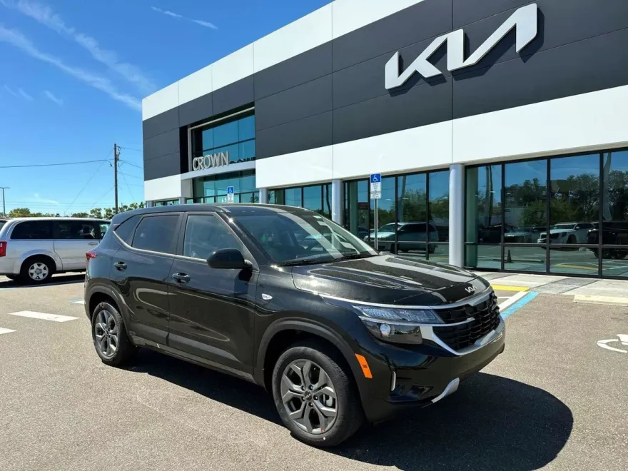 2025 Kia Seltos LX photo 1