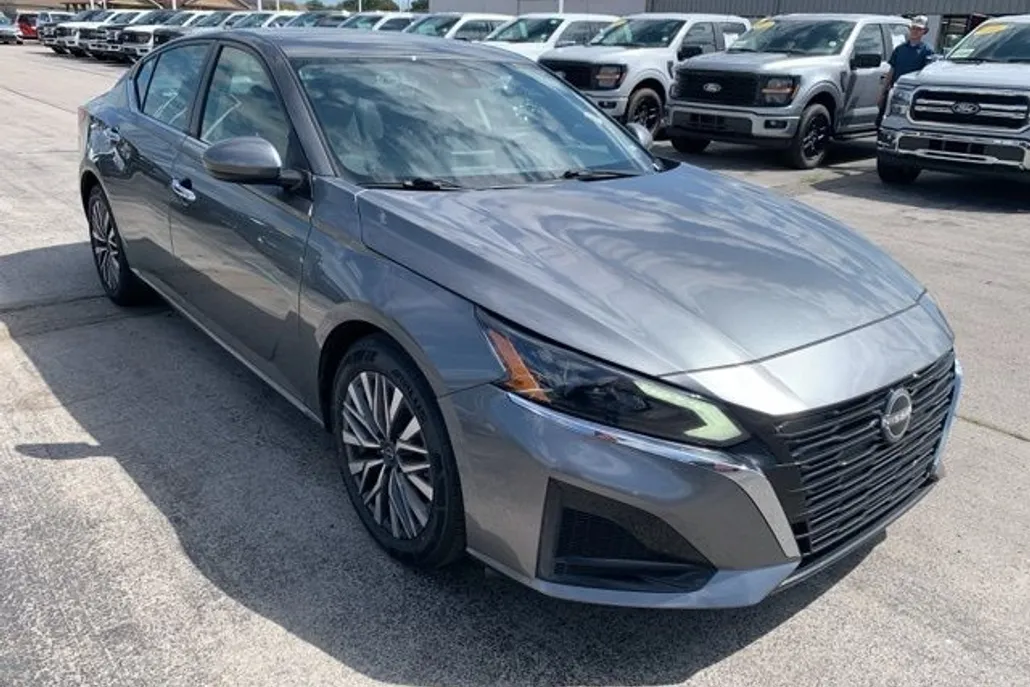 2023 Nissan Altima 2.5 SV photo 1