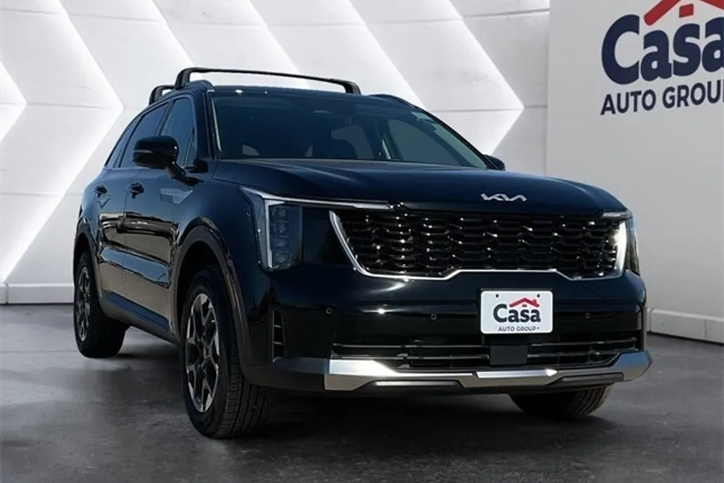 2025 Kia Sorento S photo 1
