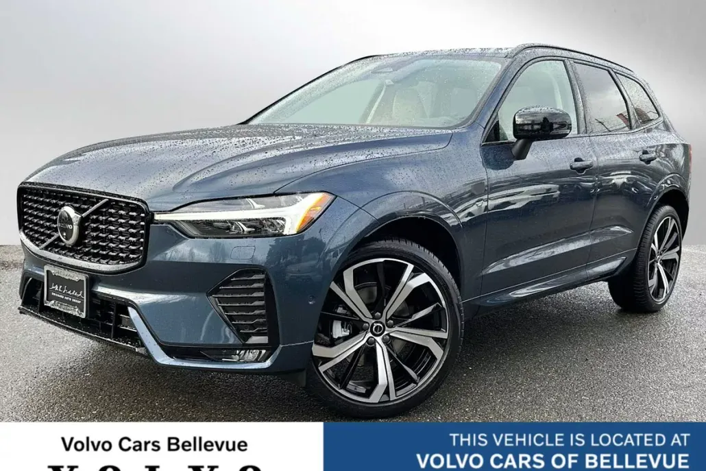 2025 Volvo XC60 B5 photo 1