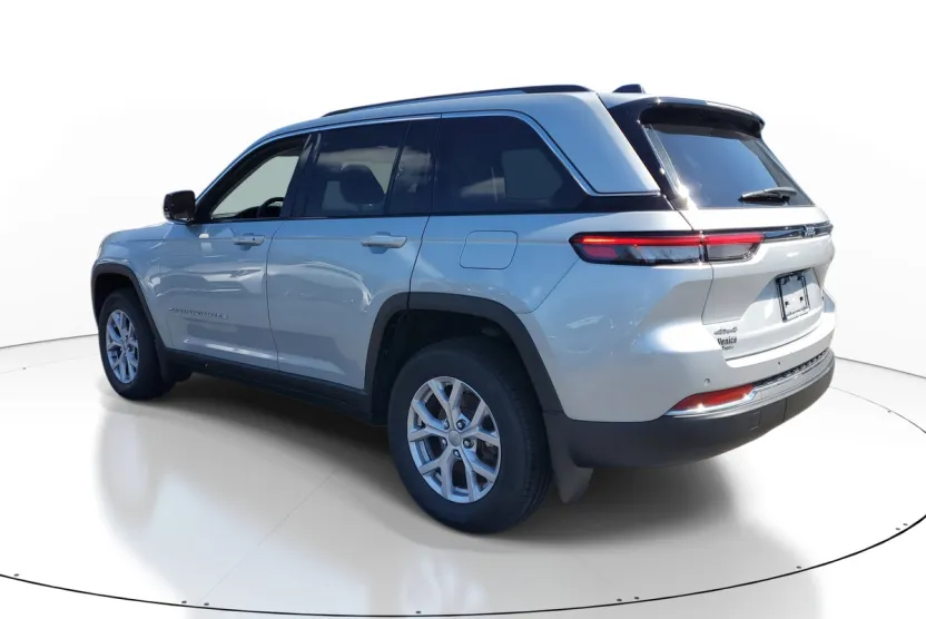 2022 Jeep Grand Cherokee Limited photo 1