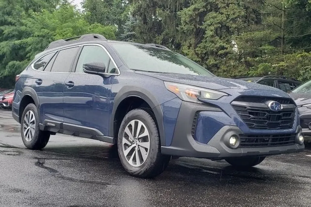 2025 Subaru Outback Premium photo 1