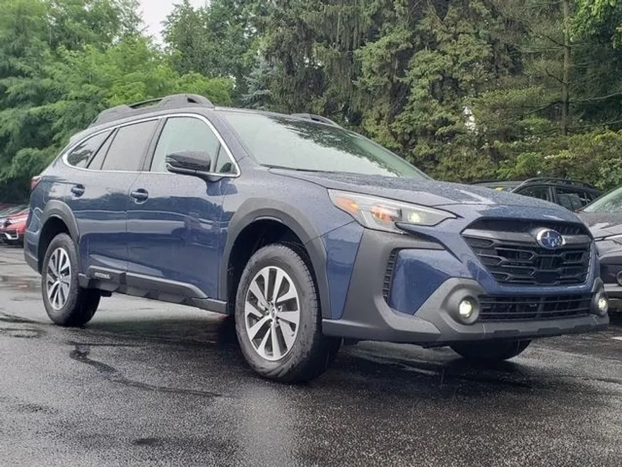 2025 Subaru Outback Premium photo 1