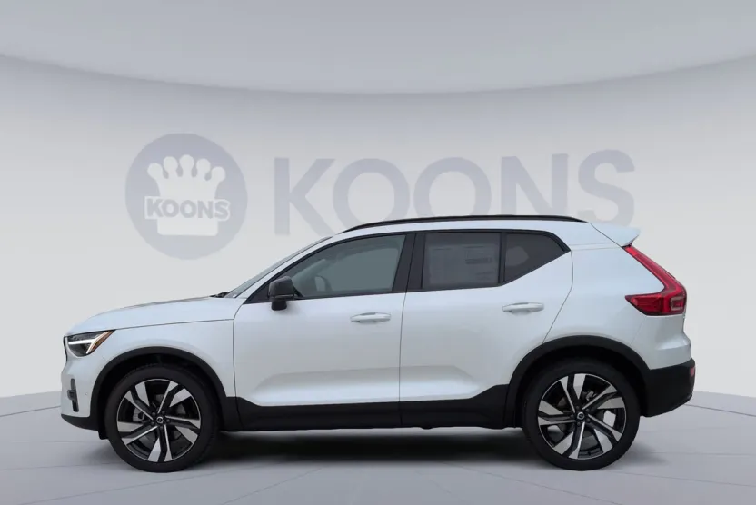 2026 Volvo XC40 photo 1