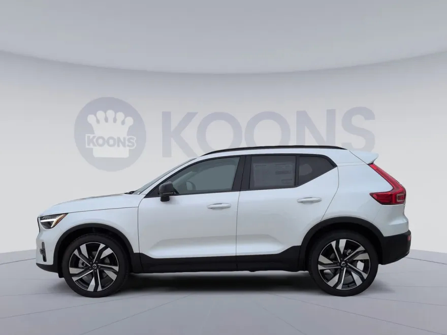 2026 Volvo XC40 photo 1