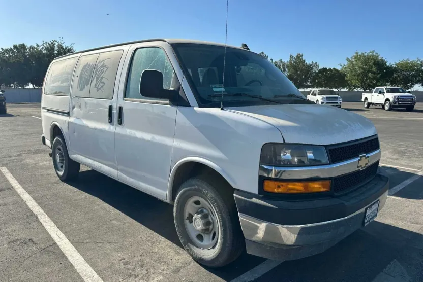 2019 Chevrolet Express 3500 LT Passenger photo 1