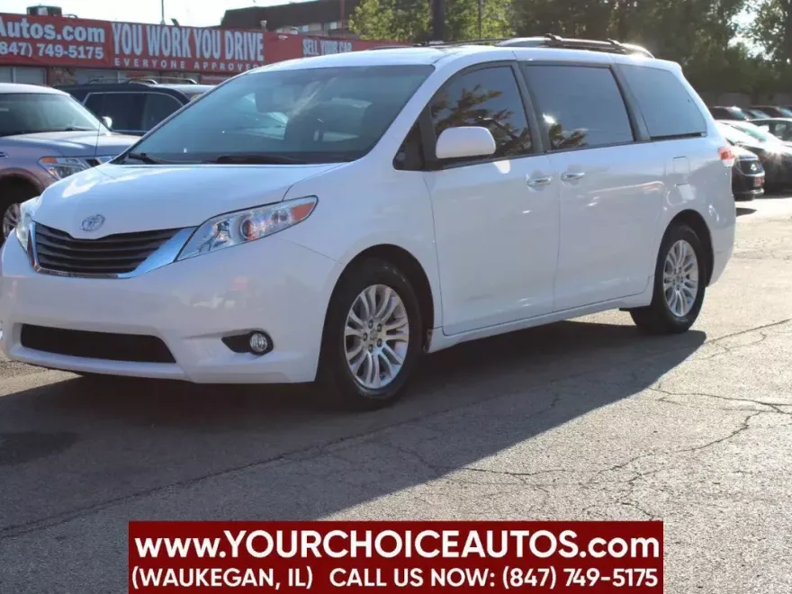 2014 Toyota Sienna XLE photo 1