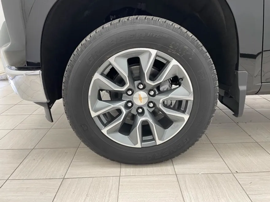 2026 Chevrolet Silverado 1500 LT photo 1