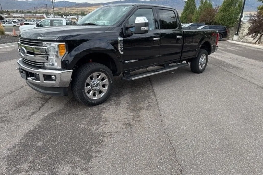 2017 Ford F-350 Lariat photo 1
