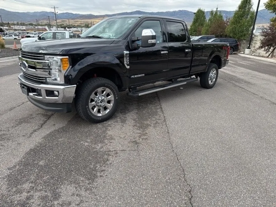2017 Ford F-350 Lariat photo 1