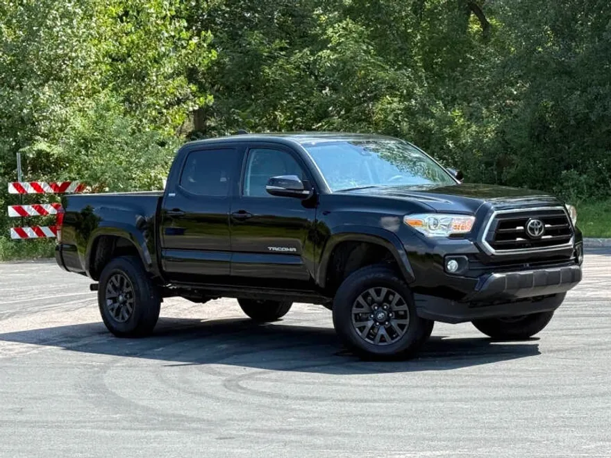 2023 Toyota Tacoma SR5 V6 photo 1