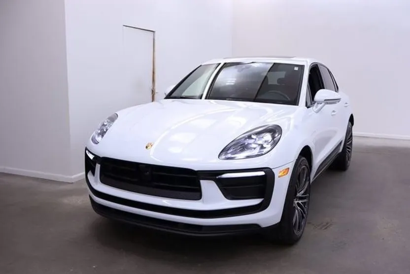 2024 Porsche Macan T photo 1