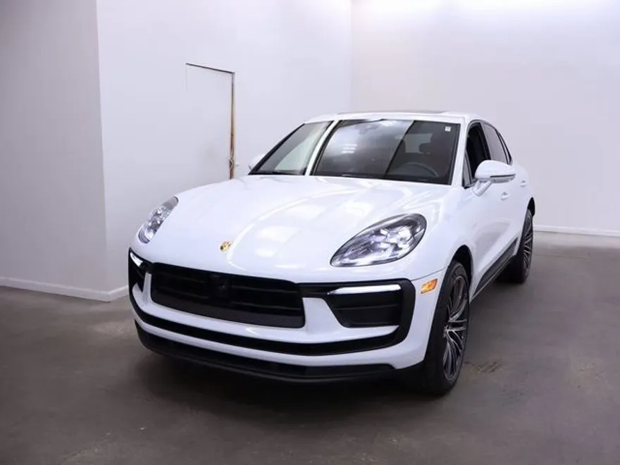 2024 Porsche Macan T photo 1
