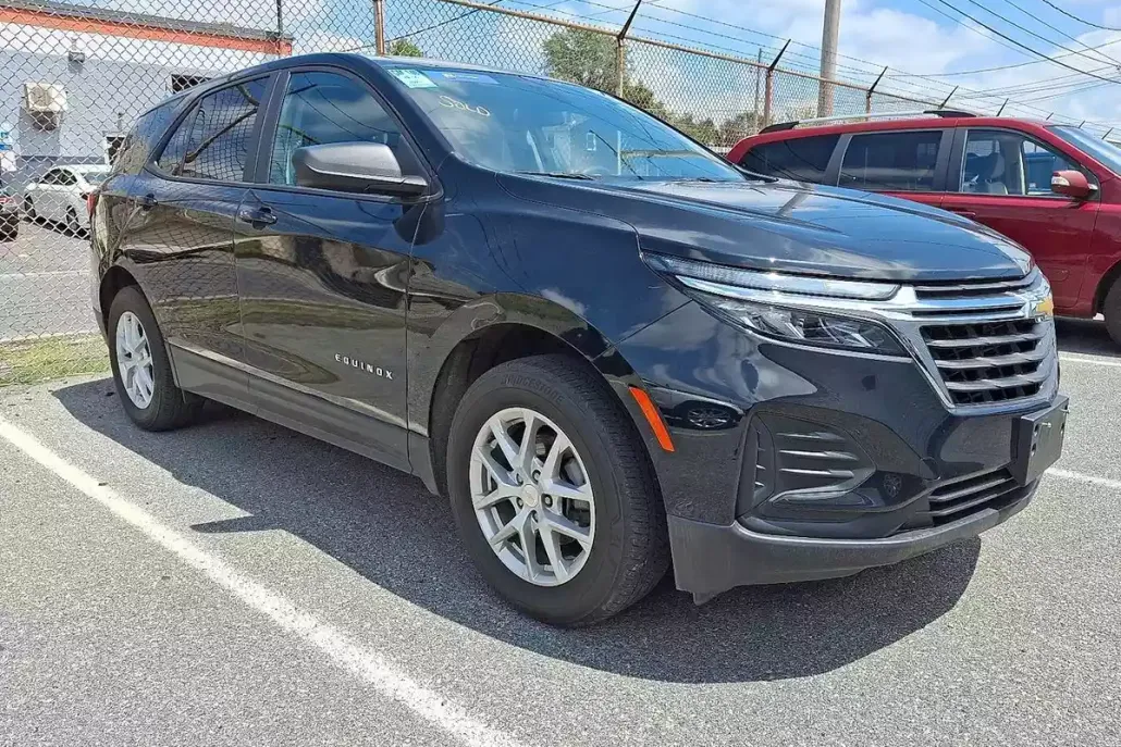 2023 Chevrolet Equinox LS photo 1