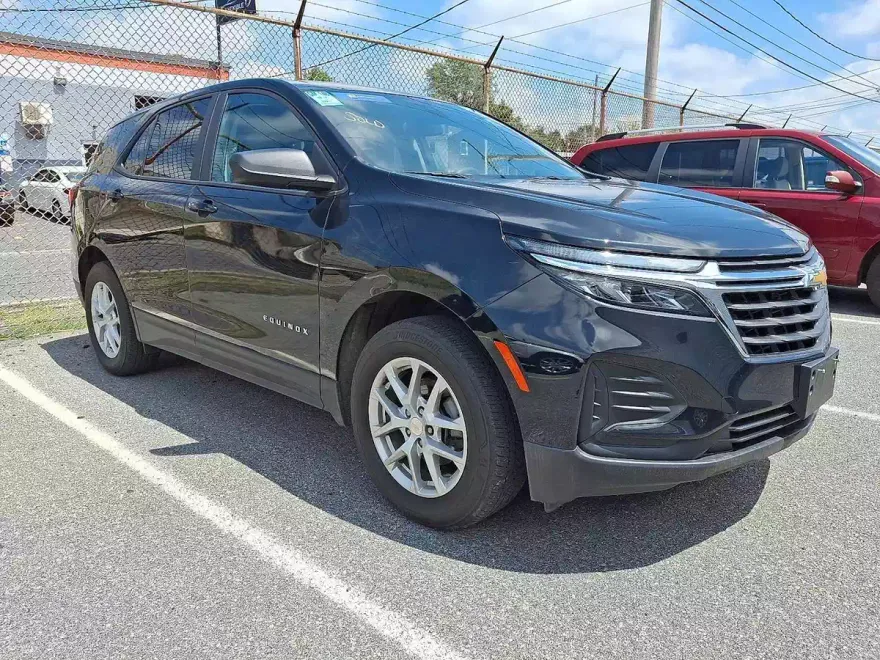 2023 Chevrolet Equinox LS photo 1