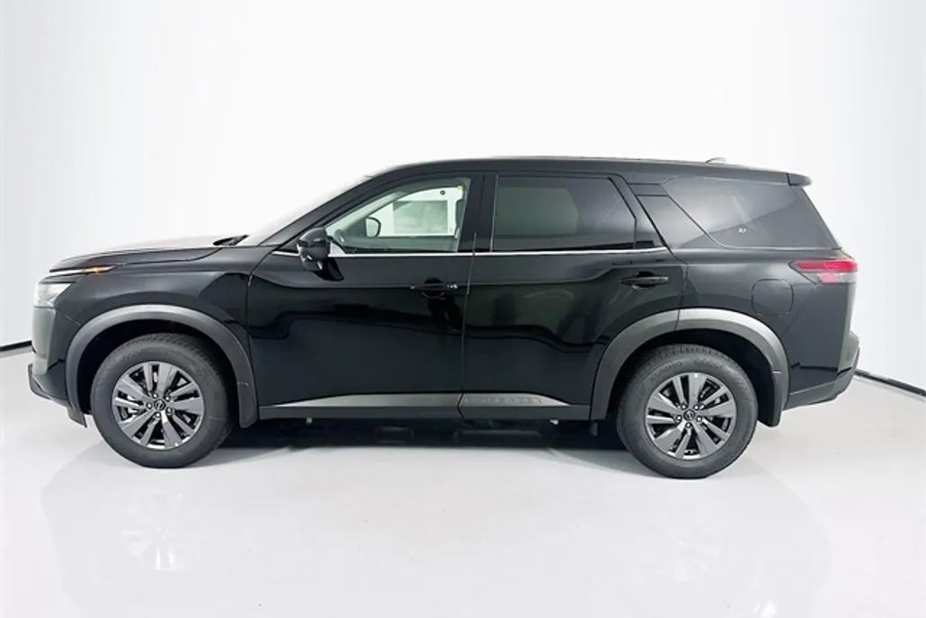 2025 Nissan Pathfinder S photo 1