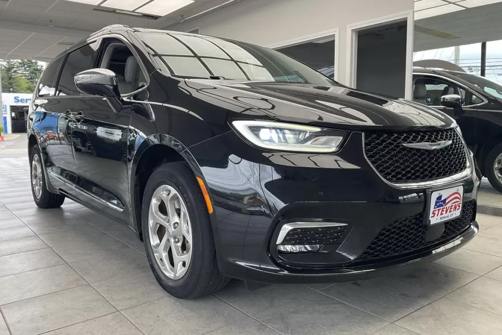 2021 Chrysler Pacifica Limited photo 1
