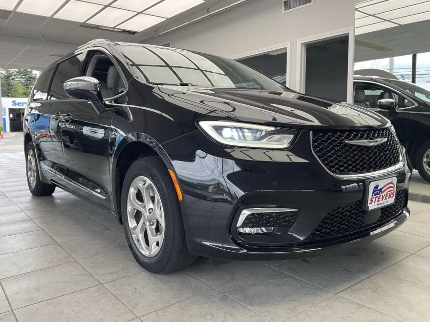 2021 Chrysler Pacifica Limited photo 1
