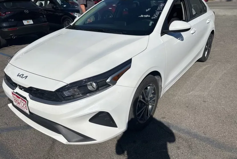 2023 Kia Forte LXS photo 1