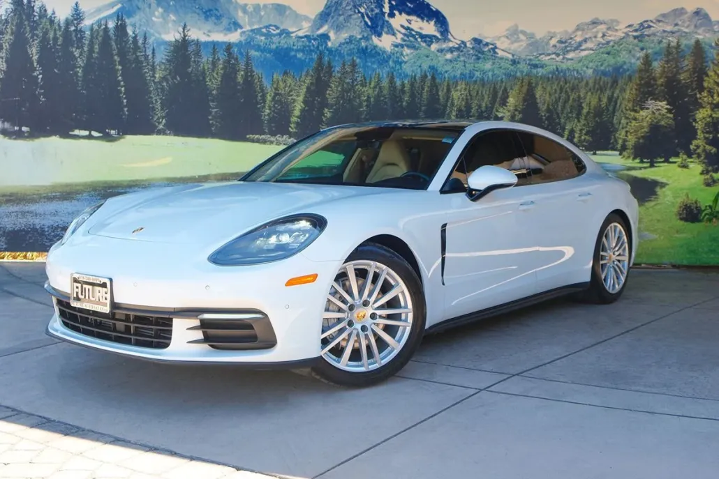 2017 Porsche Panamera Base photo 1