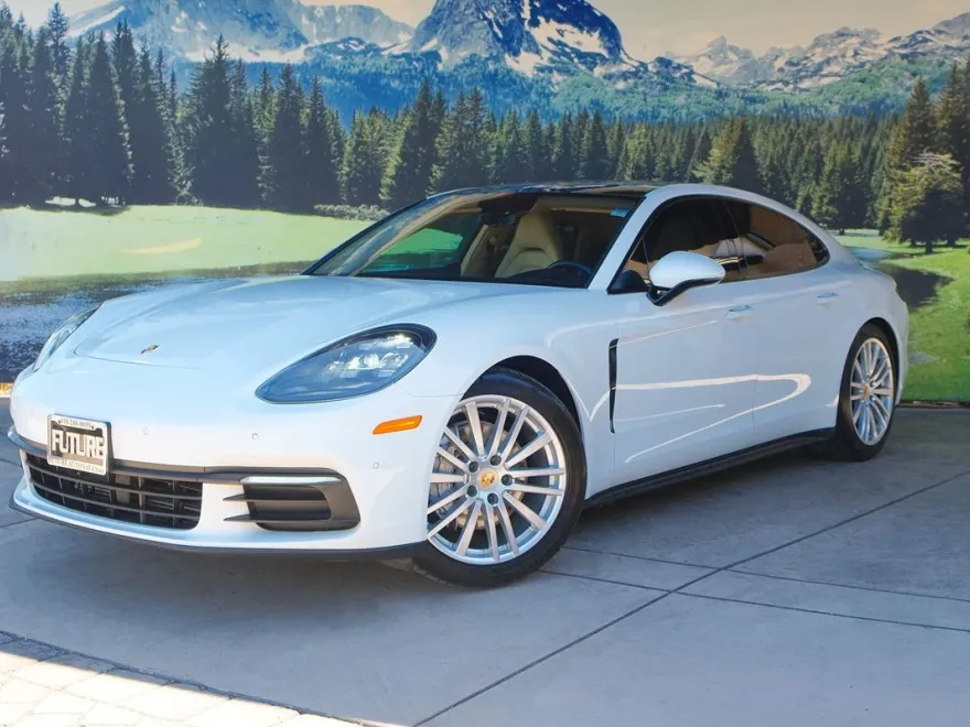 2017 Porsche Panamera Base photo 1