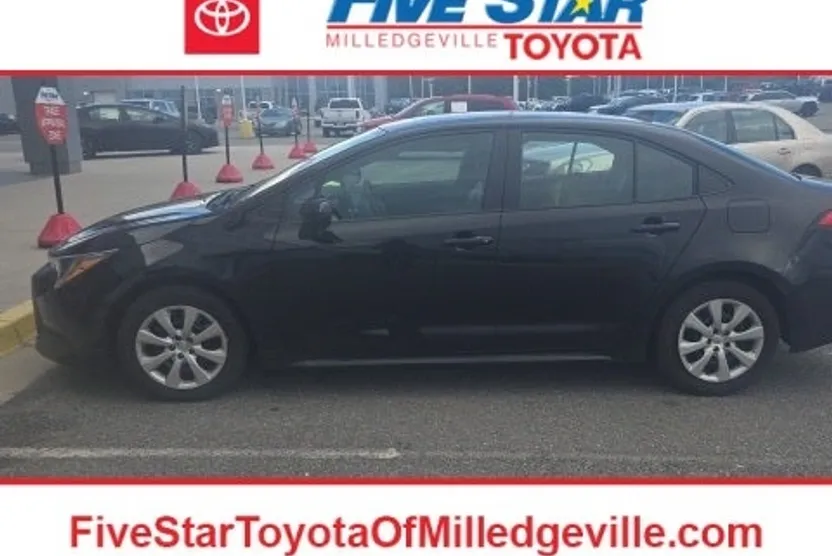 2024 Toyota Corolla LE photo 1