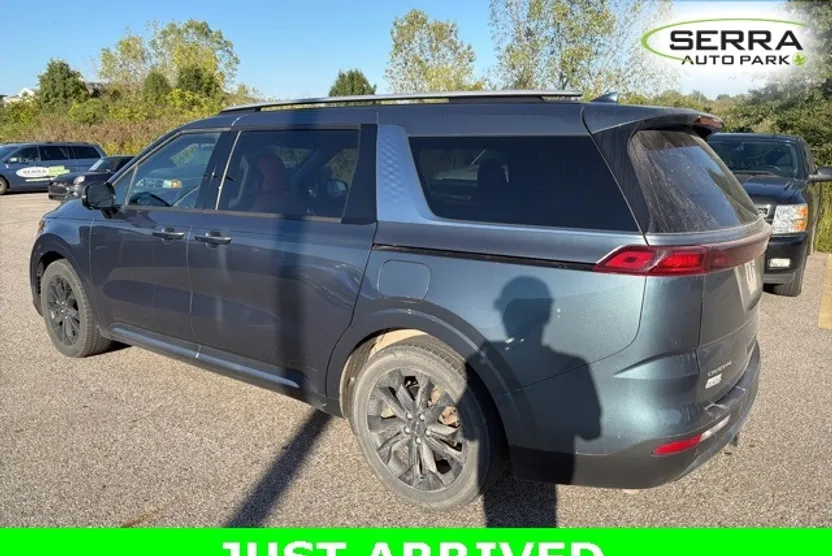 2023 Kia Carnival SX photo 1