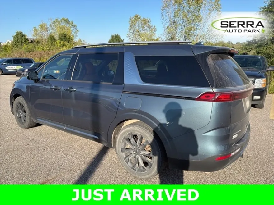 2023 Kia Carnival SX photo 1