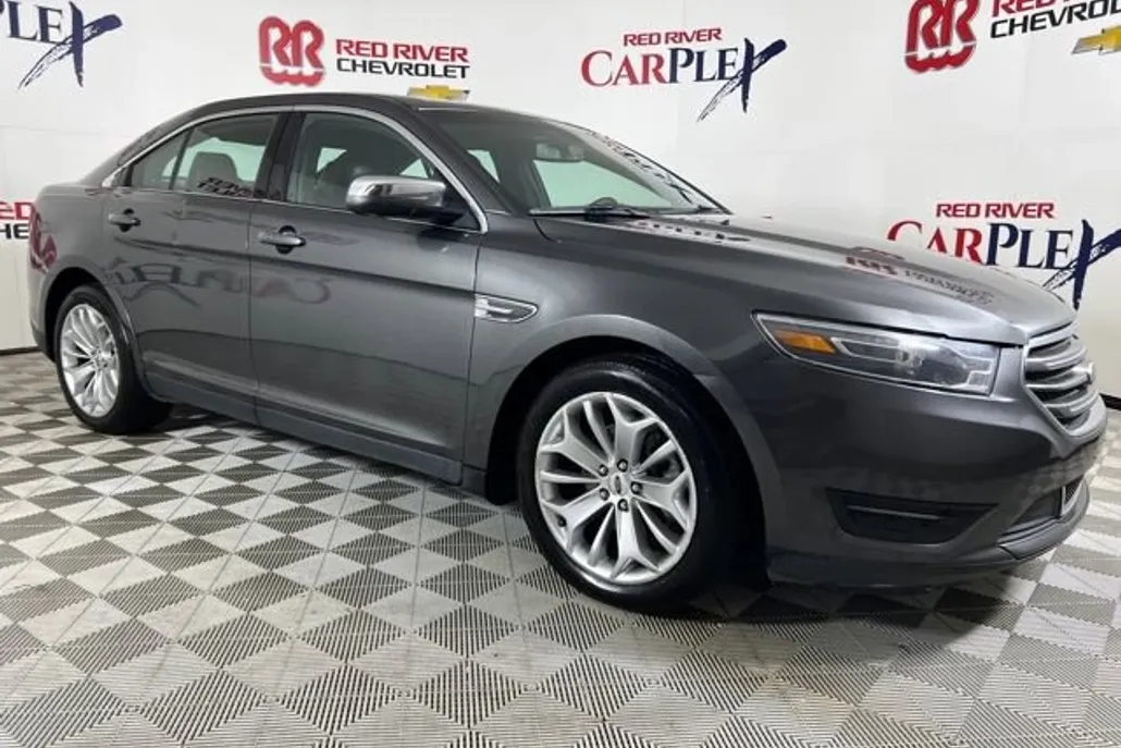 2016 Ford Taurus Limited photo 1