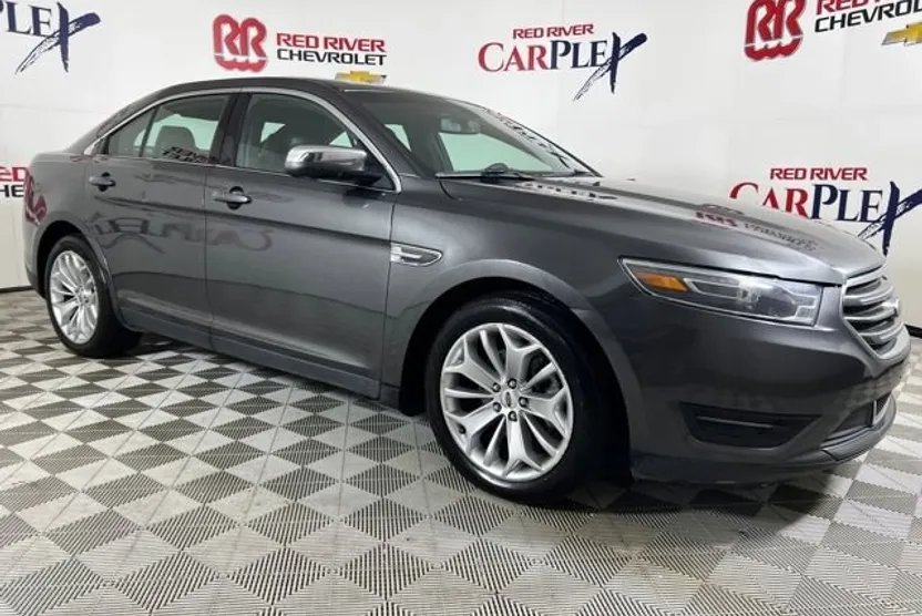 2016 Ford Taurus Limited photo 1