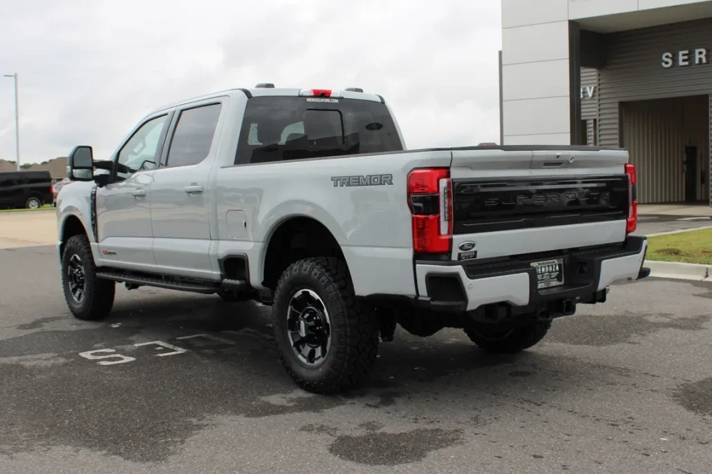 2025 Ford F-250 Platinum photo 1