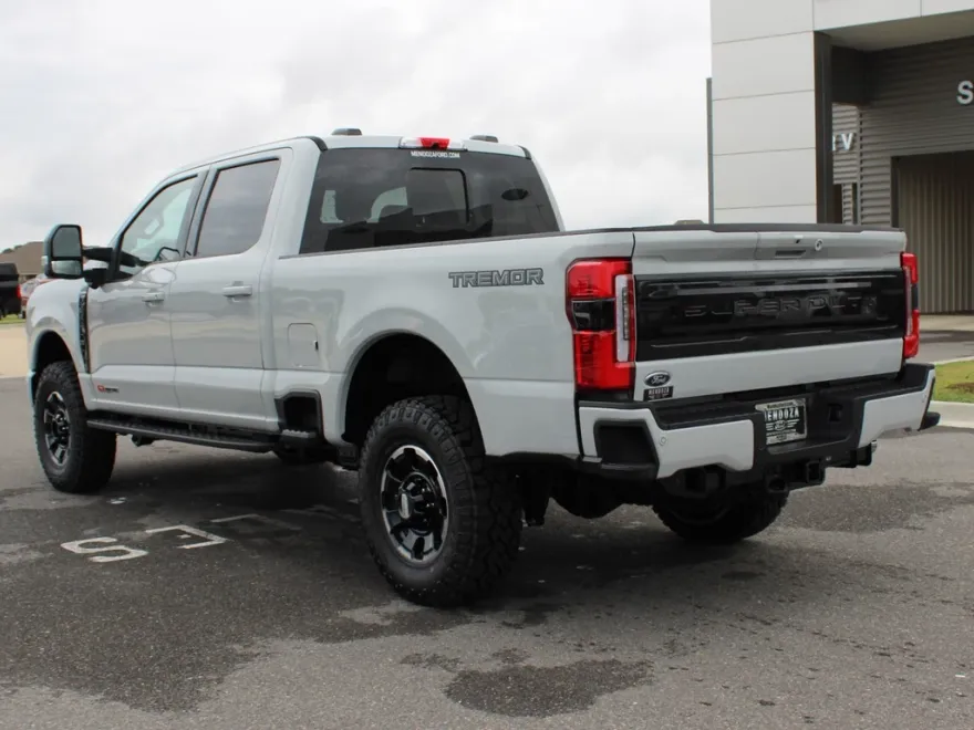2025 Ford F-250 Platinum photo 1