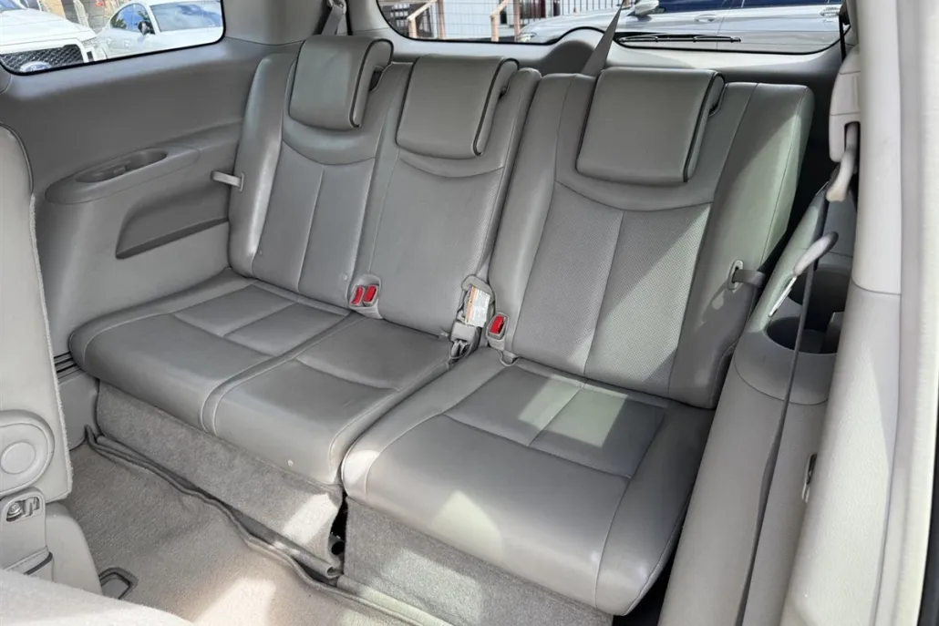 2013 Nissan Quest SL photo 1