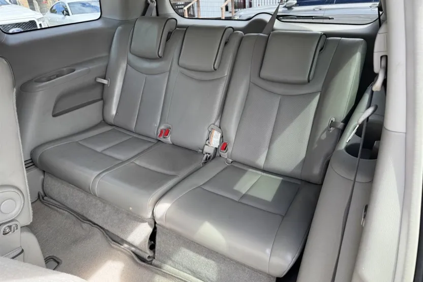 2013 Nissan Quest SL photo 1