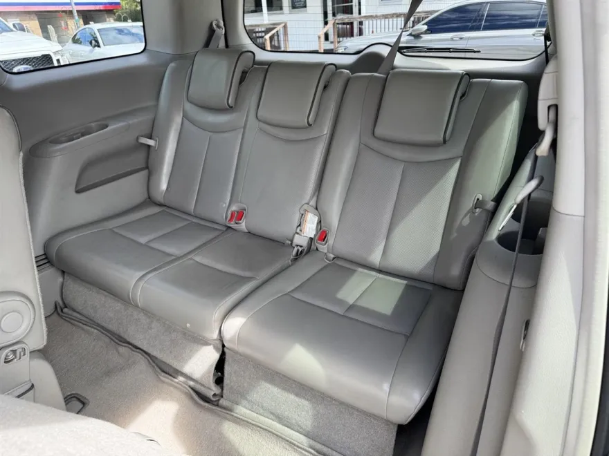 2013 Nissan Quest SL photo 1