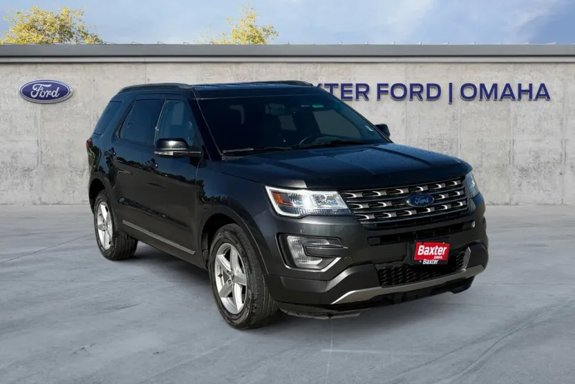 2016 Ford Explorer XLT photo 1