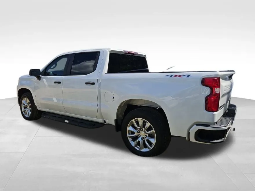 2022 Chevrolet Silverado 1500 Custom photo 1