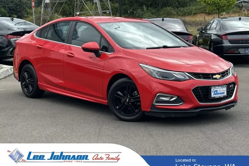 2017 Chevrolet Cruze LT photo 1
